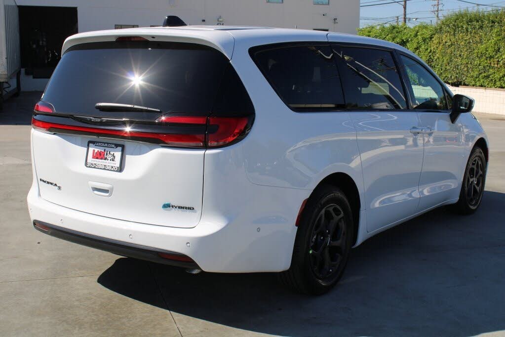 2024 Chrysler Pacifica Hybrid Lease Deals