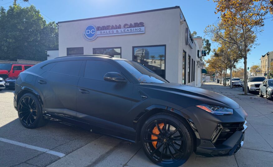 2023 Lamborghini Urus S's photo