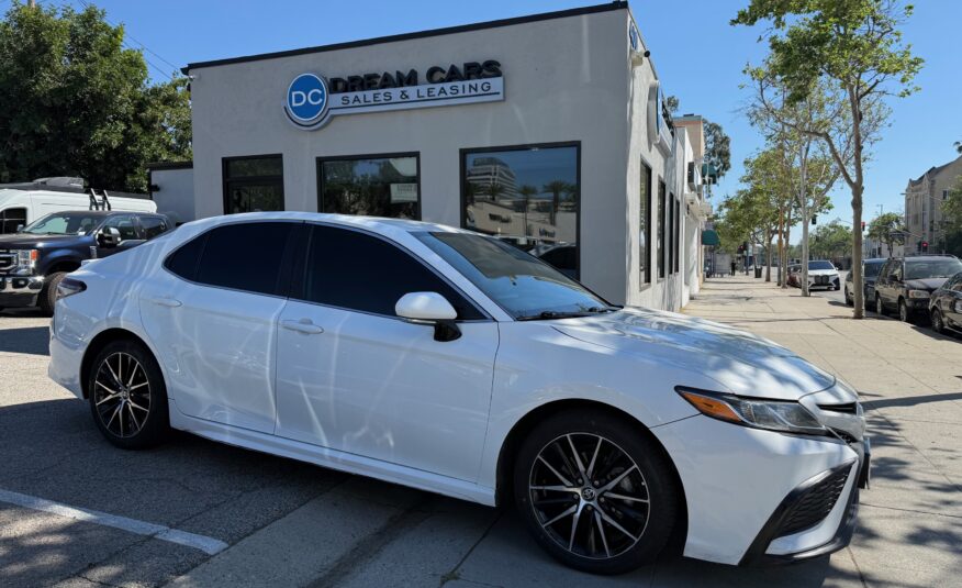 2022 Toyota Camry SE
